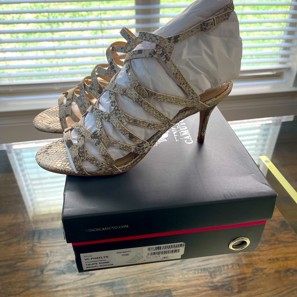 Vince Camuto Phaelyn sandals size 10W